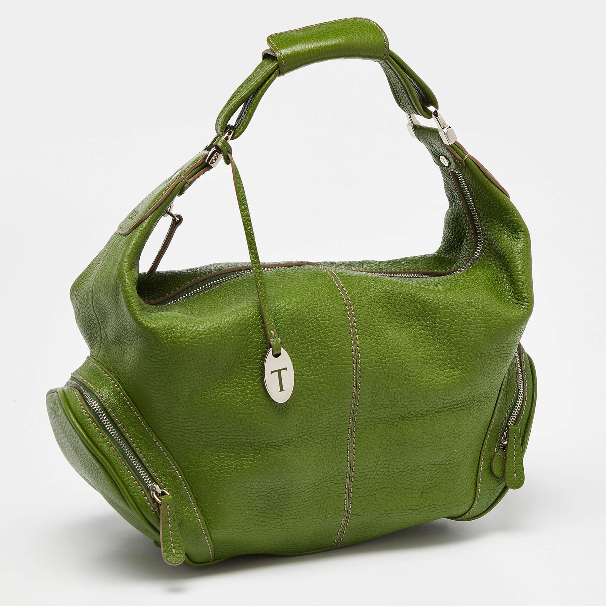 Tod's Green Leather Charlotte Hobo In Good Condition In Dubai, Al Qouz 2