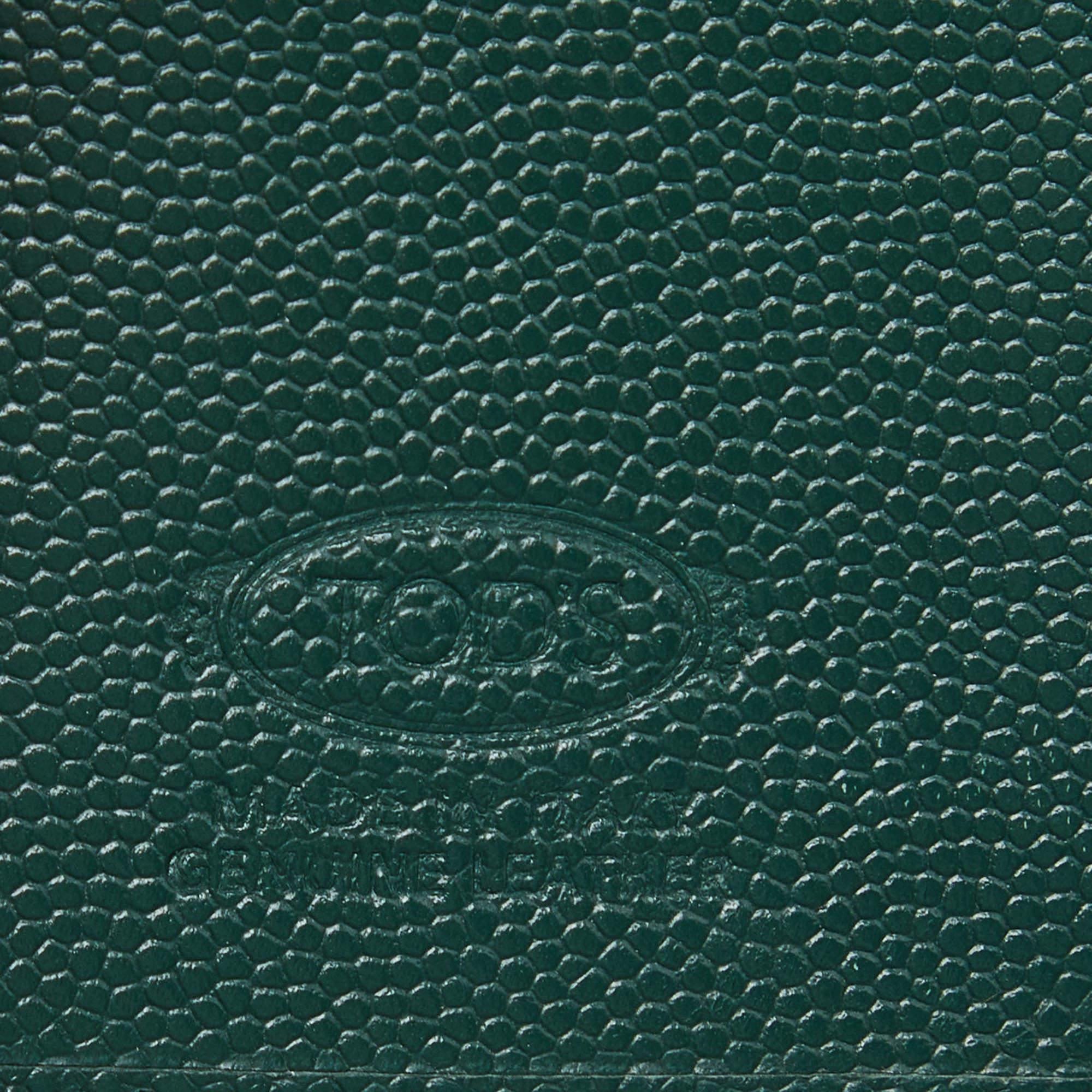 Tod's Green Leather Continental Flap Wallet For Sale 5