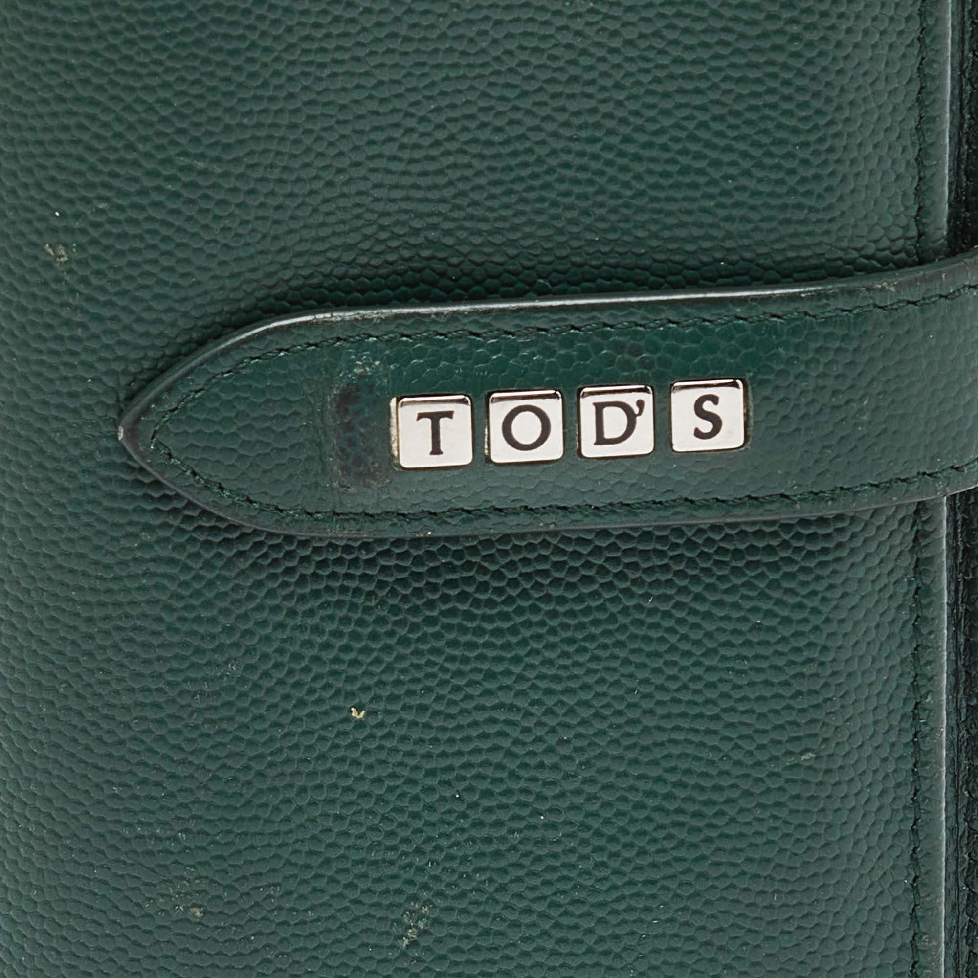Tod's Green Leather Continental Flap Wallet For Sale 2