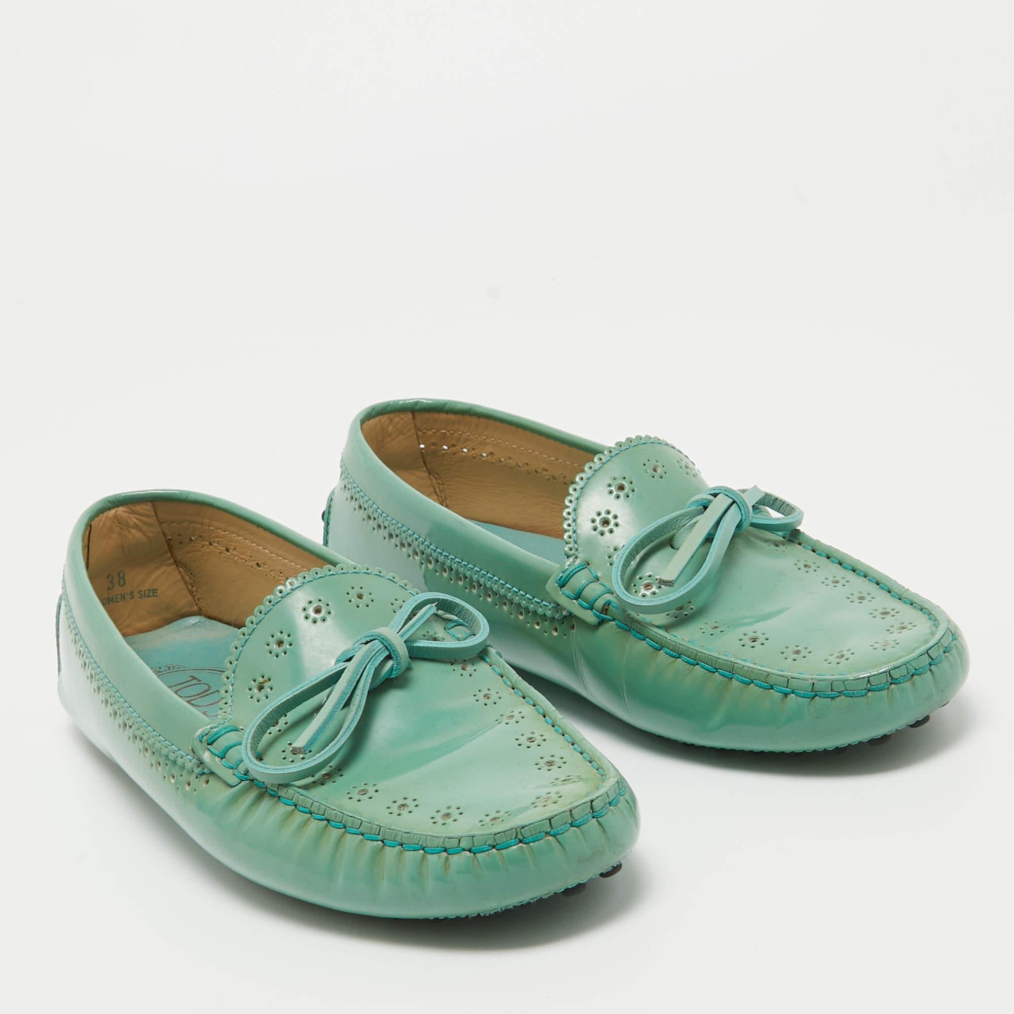 Tod's Grüne Lackleder Schleife Loafers Größe 38 Damen im Angebot