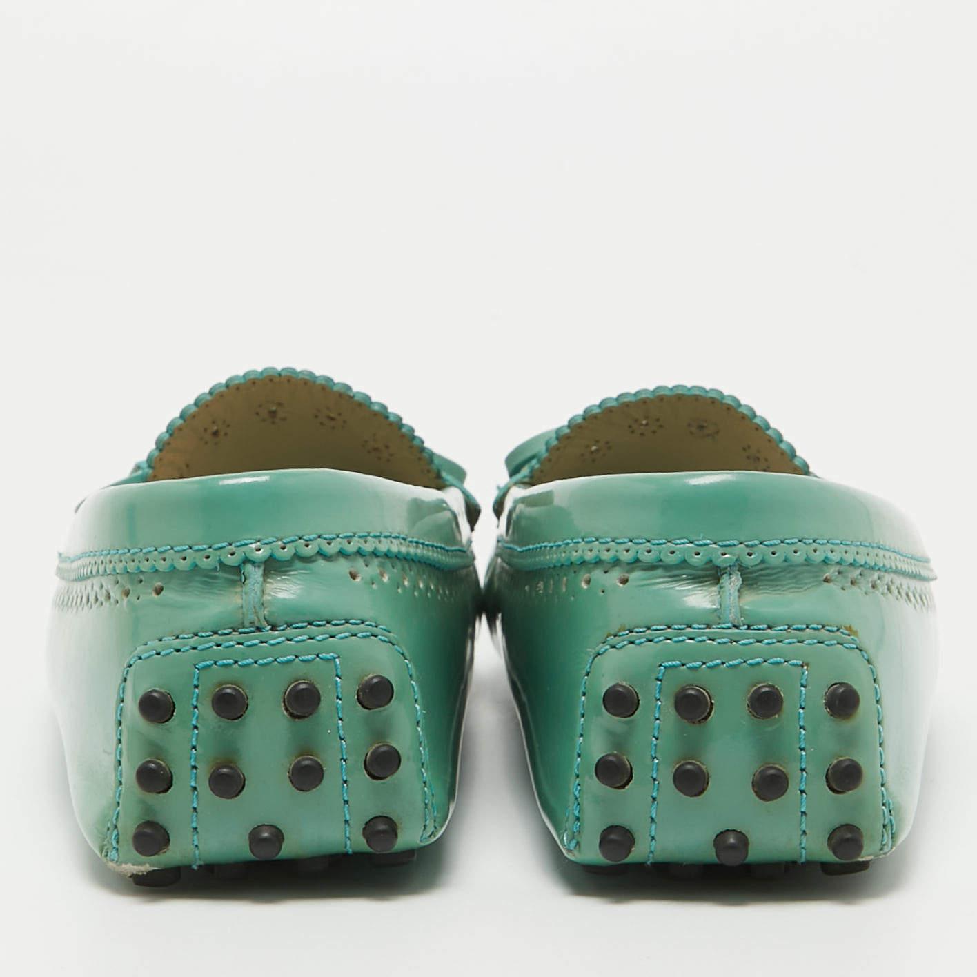 Tod's Grüne Lackleder Schleife Loafers Größe 38 im Angebot 1