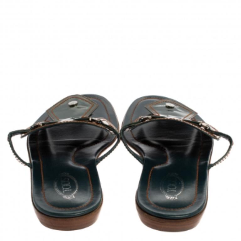 Women's Tod's Green Patent Leather Buckle Detail Thong Flats Size 40.5 For Sale