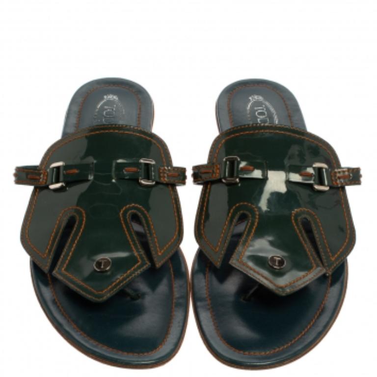 Tod's Green Patent Leather Buckle Detail Thong Flats Size 40.5 For Sale 1