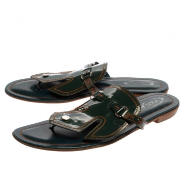 Tod's Green Patent Leather Buckle Detail Thong Flats Size 40.5 For Sale 2