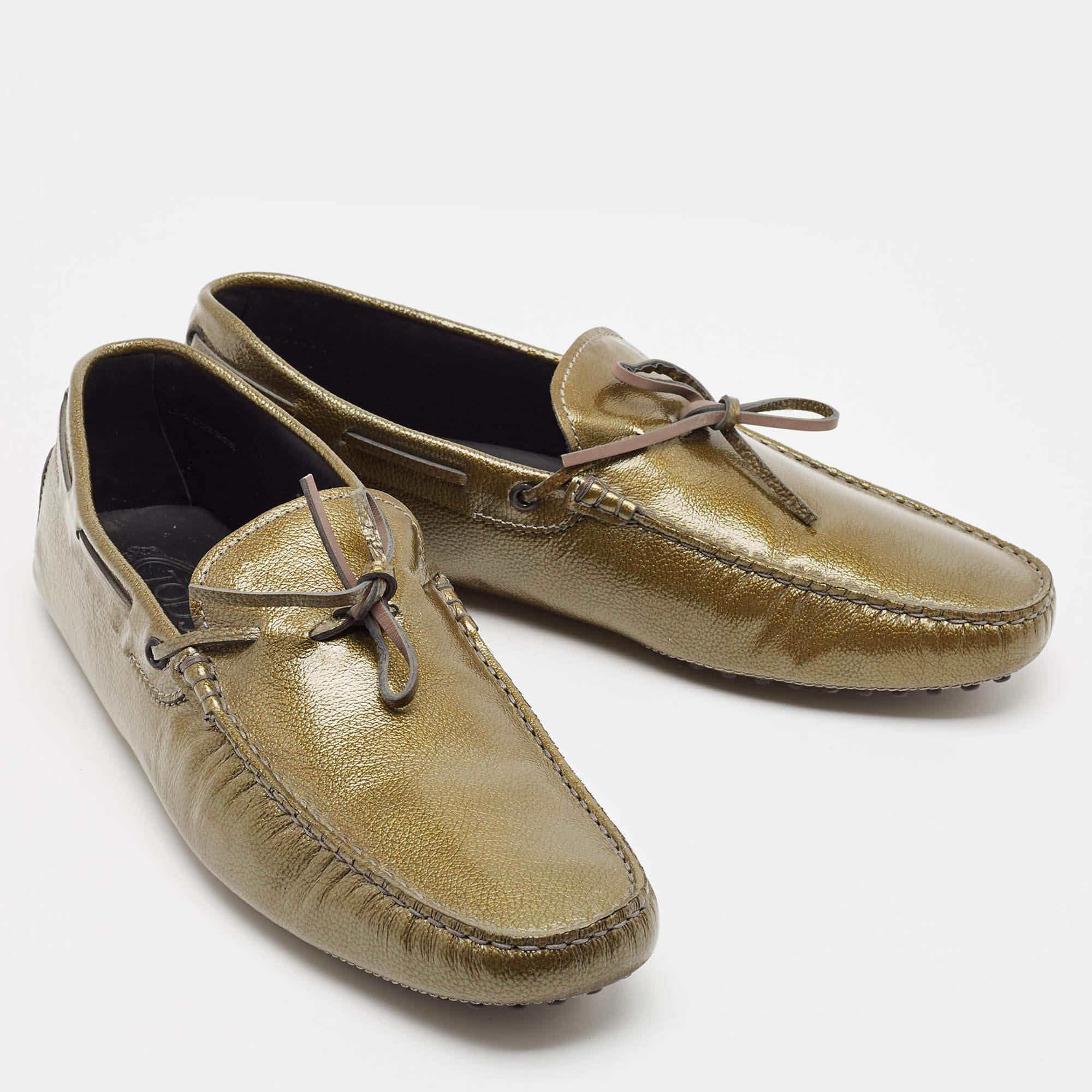 Tod's Green Patent Leather Driver Loafers Size 44.5 In New Condition In Dubai, Al Qouz 2