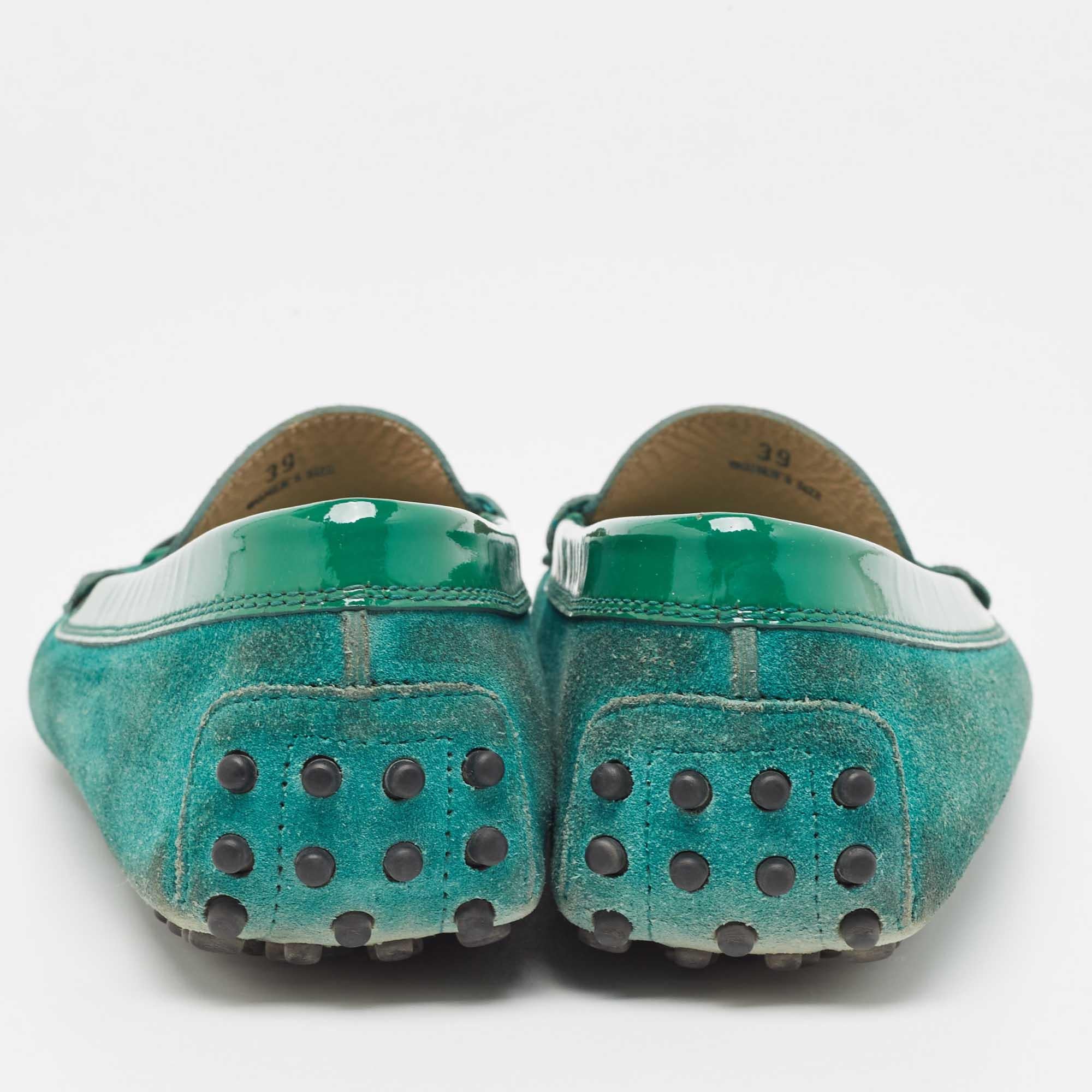 Mocassins en daim et vernis vert de Tod's Taille 39 Pour femmes en vente