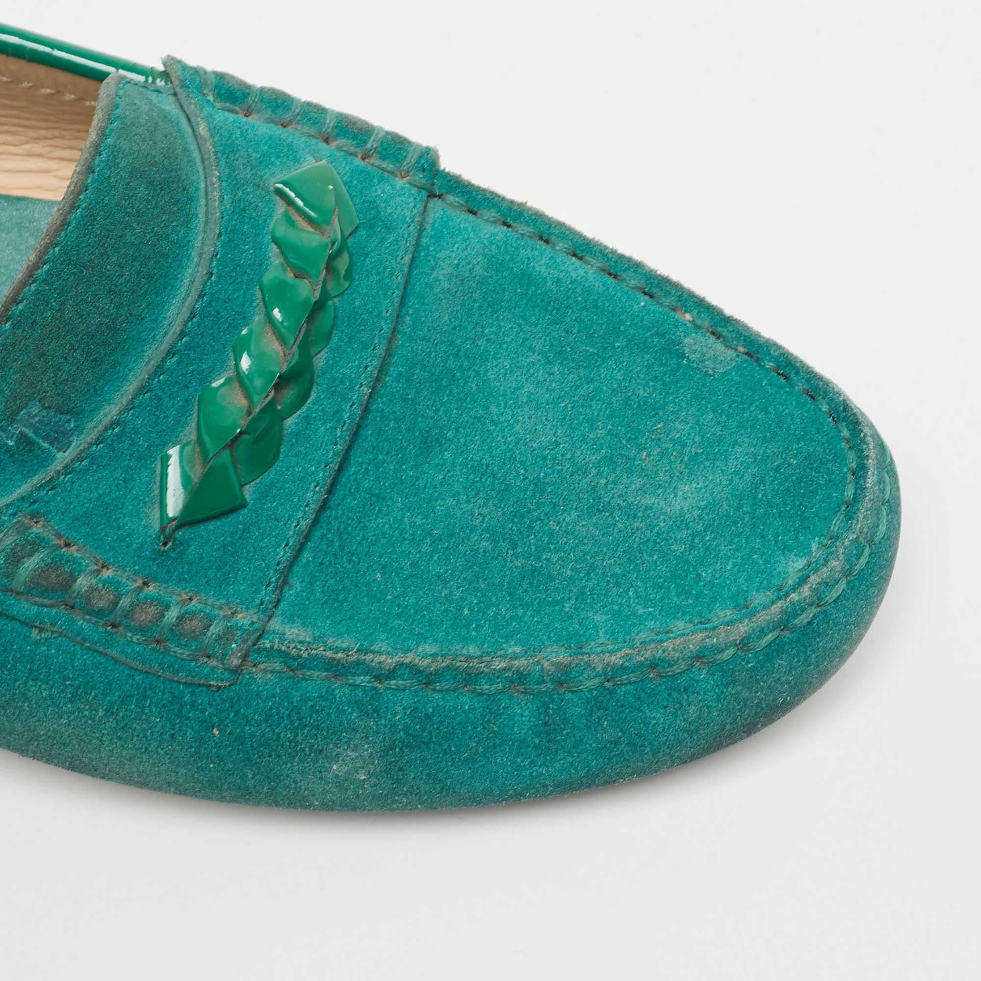 Mocassins en daim et vernis vert de Tod's Taille 39 en vente 2