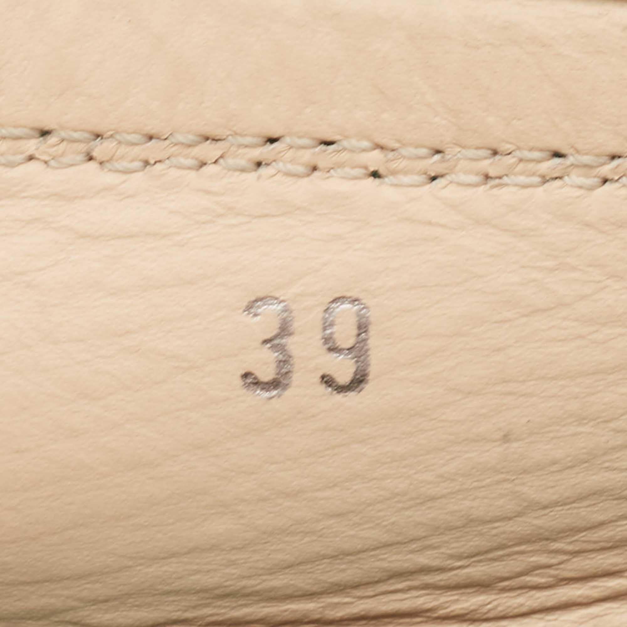 Mocassins en daim et vernis vert de Tod's Taille 39 en vente 3