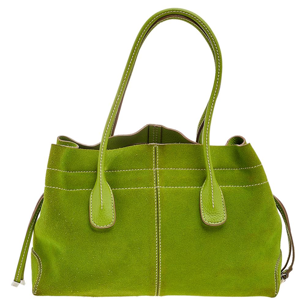 The perfect everyday carryall, this Media tote from Tod's is designed in a simple yet chic silhouette. It is meticulously crafted with suede carrying a green hue. The two top handles and structured shape make the bag ideal for fashion-forward women.