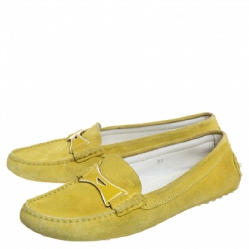 These green loafers from Tod's are not only high on appeal but also very skilfully made. They have been crafted from suede in Italy. The loafers have a smart shape and are so stylish, they'll complement any look.