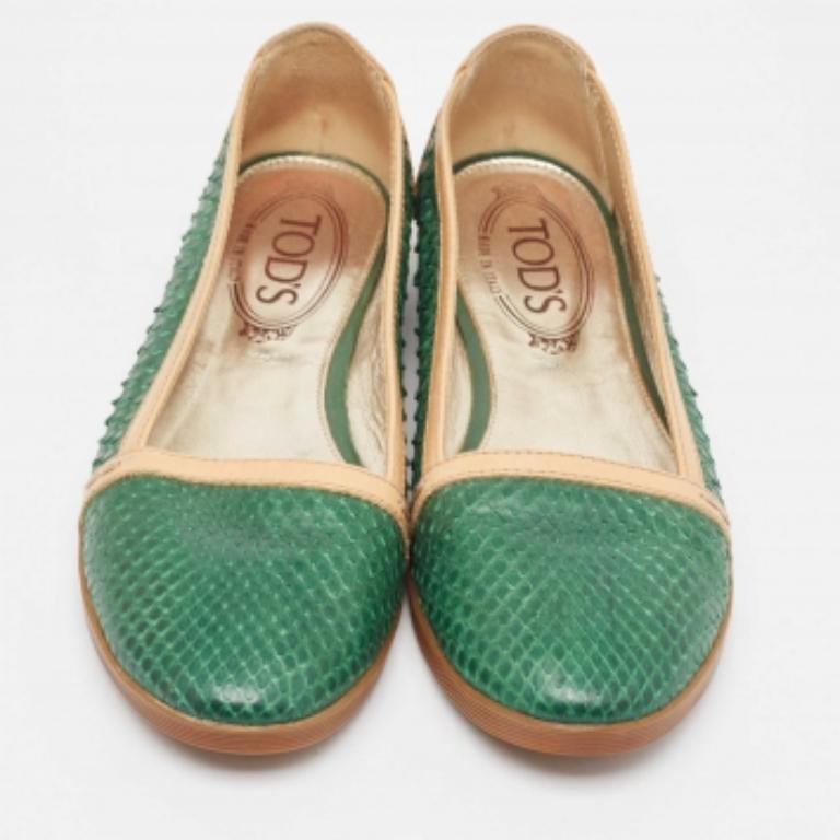 Tod's - Mocassins en cuir et peau de serpent vert/blanc Taille 35.5 Bon état - En vente à Dubai, Al Qouz 2