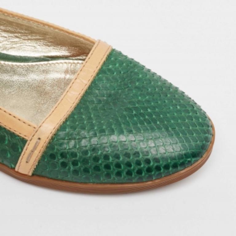 Tod's - Mocassins en cuir et peau de serpent vert/blanc Taille 35.5 en vente 2