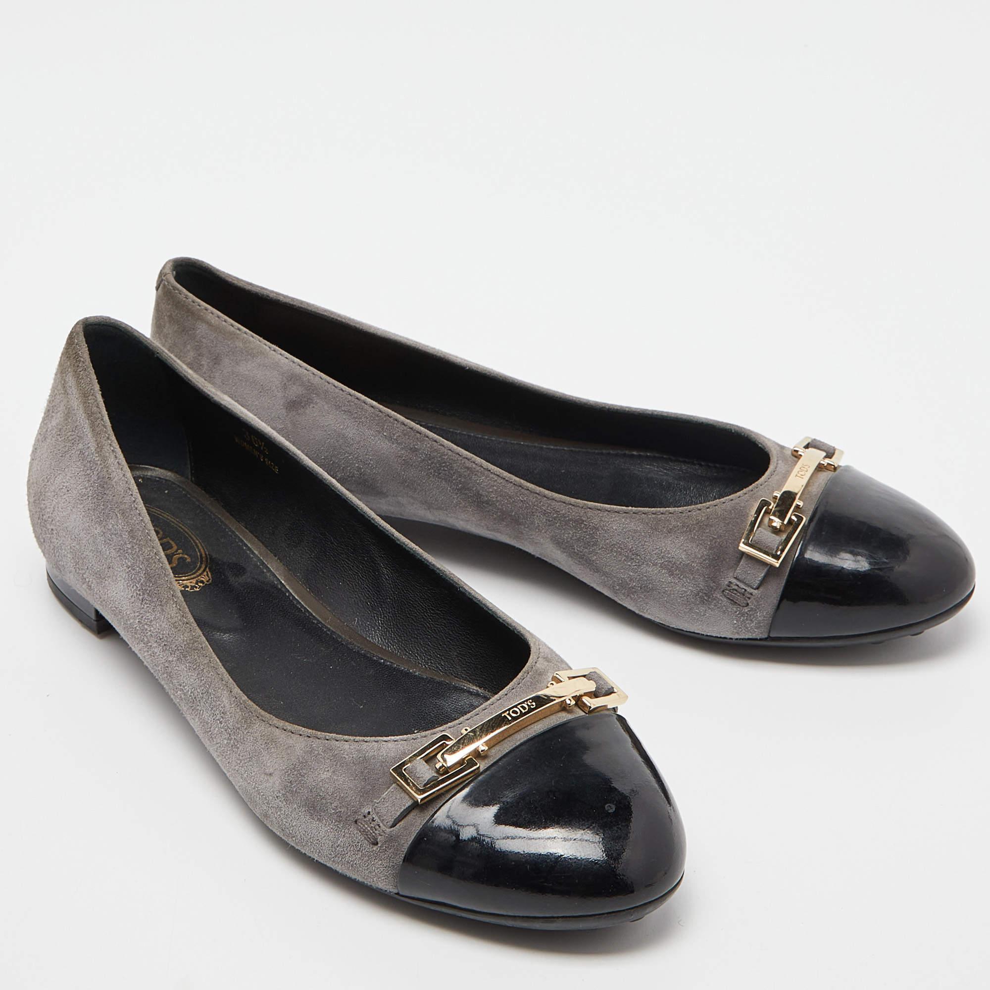 Ballerine Tod's grigio/nero in pelle scamosciata e vernice con dettaglio fibbia misura 36,5 In condizioni discrete in vendita a Dubai, Al Qouz 2