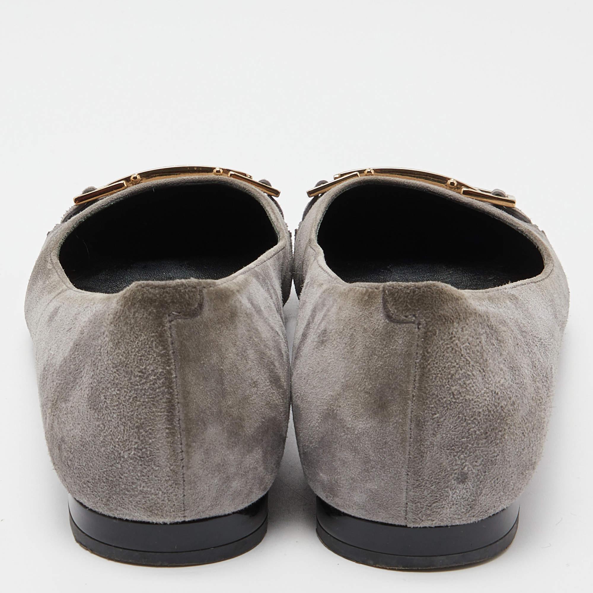 Donna Ballerine Tod's grigio/nero in pelle scamosciata e vernice con dettaglio fibbia misura 36,5 in vendita
