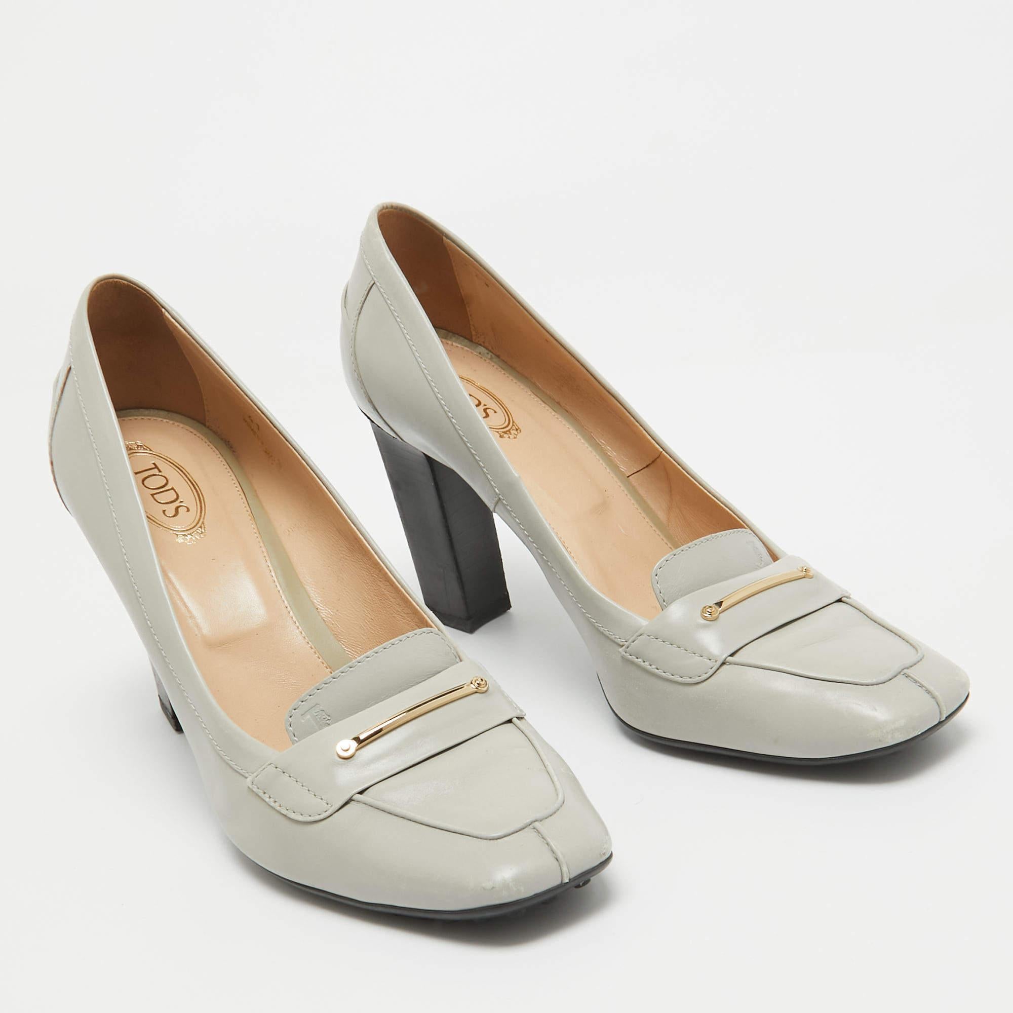 Tod's - Pumps in pelle grigia con tacco a blocco - taglia 41 In condizioni buone in vendita a Dubai, Al Qouz 2