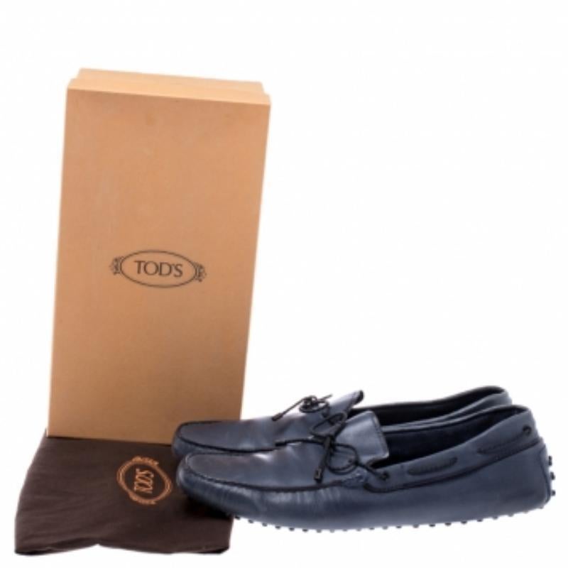 Tod's - Mocassins en cuir gris avec nœud Taille 45.5 État moyen - En vente à Dubai, Al Qouz 2