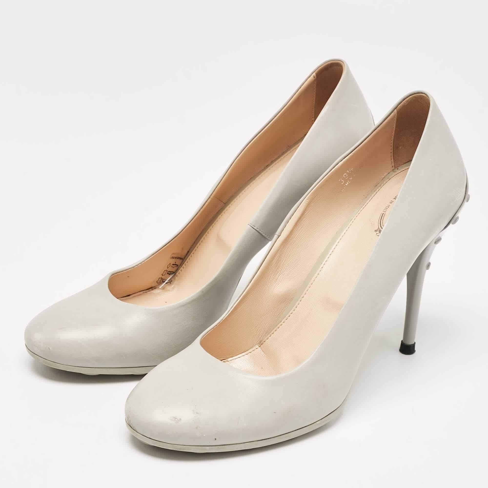Eleganza e femminilità, queste décolleté hanno una silhouette chic e un design accattivante. Potete indossare queste décolleté per un look elegante.