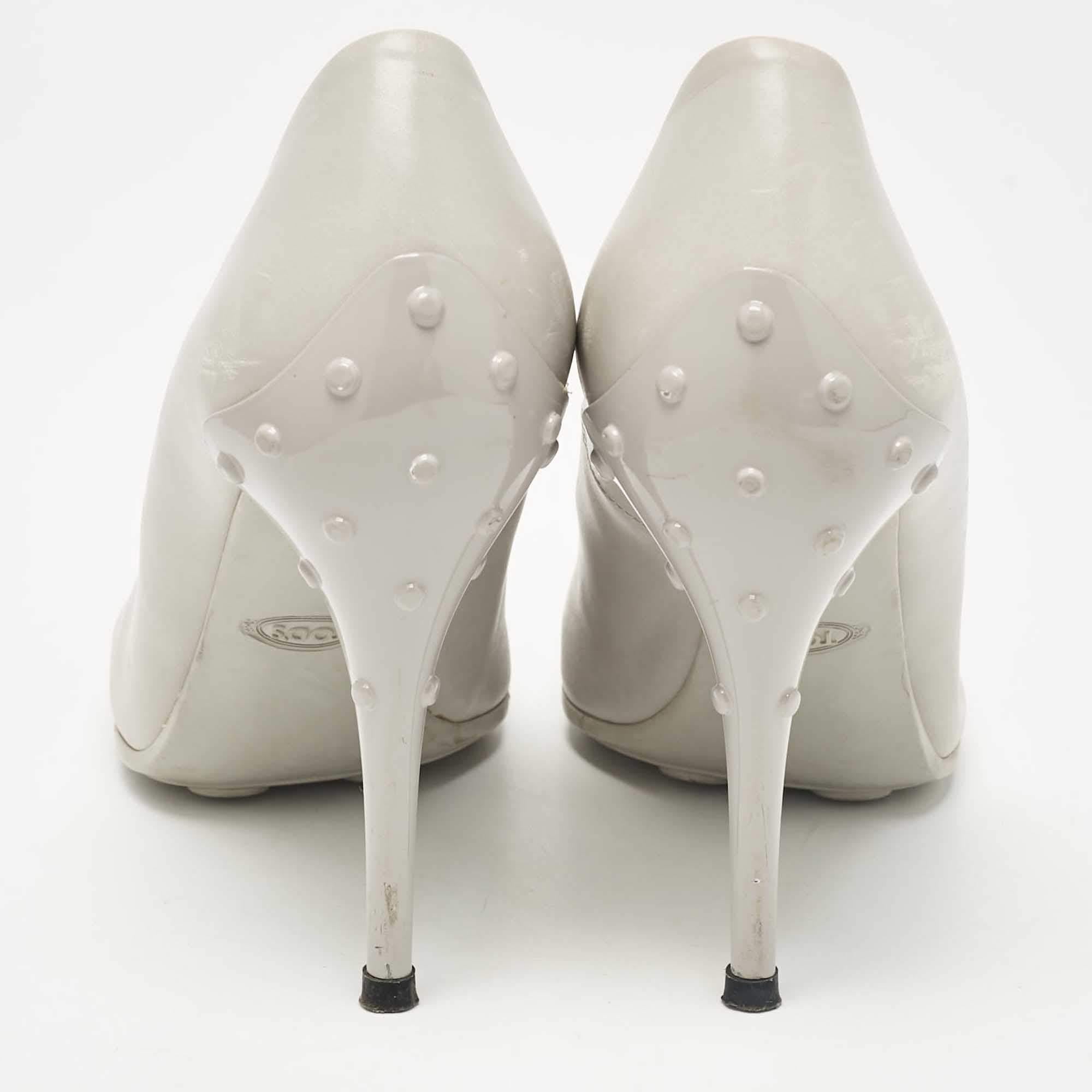 Donna Tod's Pumps punta tonda in pelle grigia misura 39,5 in vendita