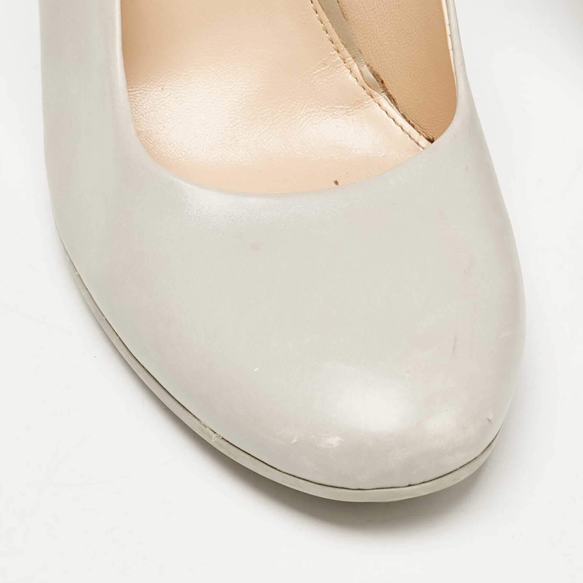 Tod's Pumps punta tonda in pelle grigia misura 39,5 in vendita 2