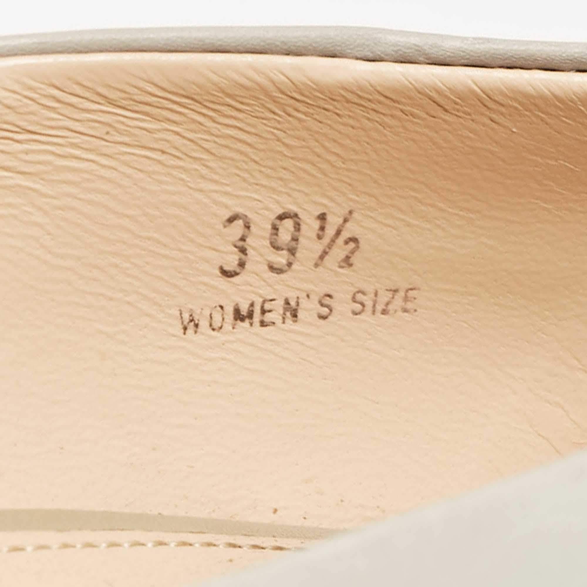 Tod's Pumps punta tonda in pelle grigia misura 39,5 in vendita 3