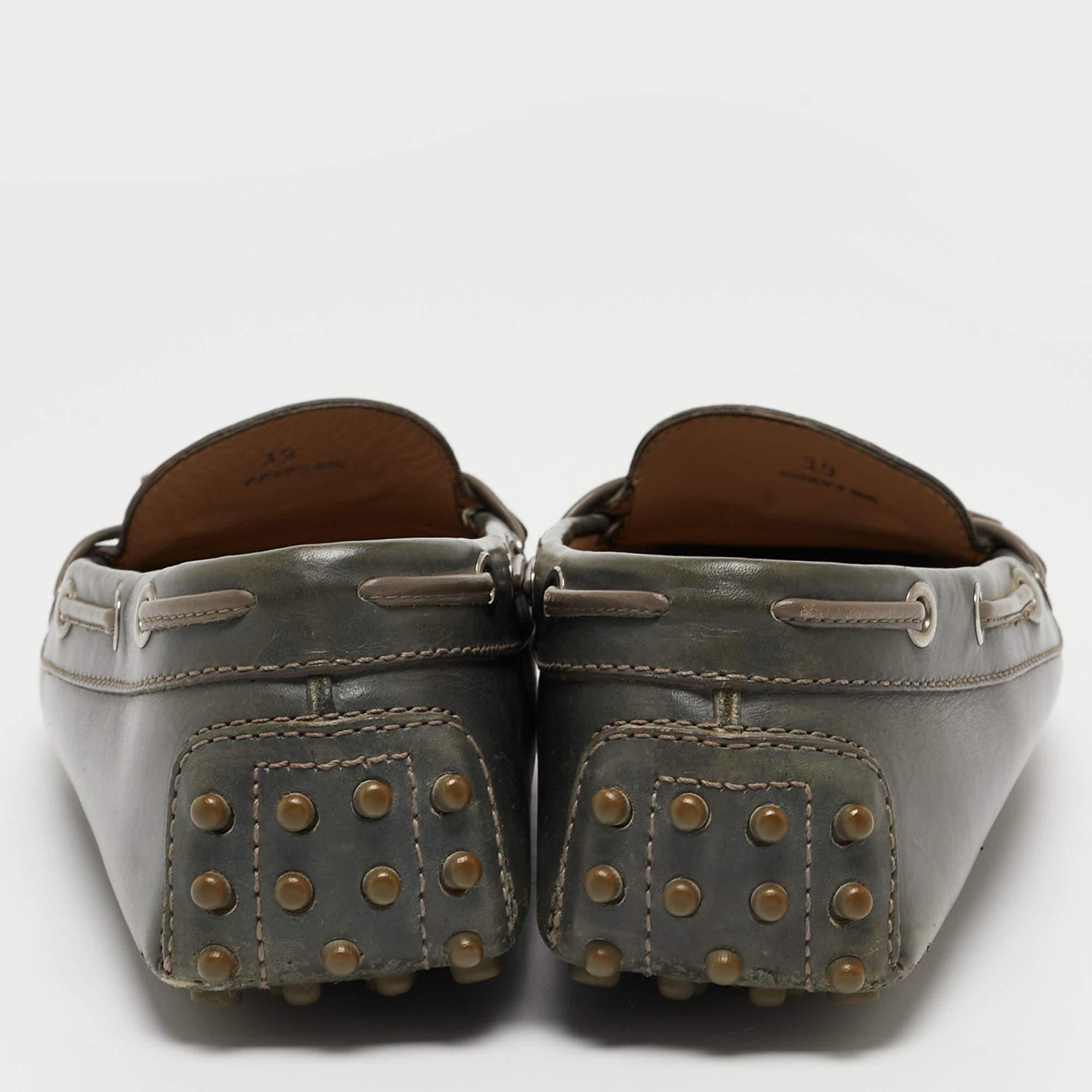 Women's Tod's Grey Leather Slip On Loafers Size 39 For Sale
