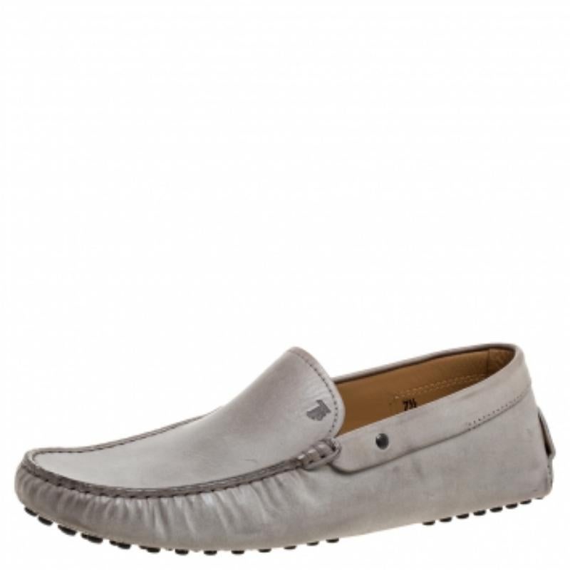 Stylish and super comfortable, these slip-on loafers by Tod's will make a great addition to your shoe collection. They have been designed using leather and styled with round toes. Leather insoles and pebbled outsoles beautifully complete these grey