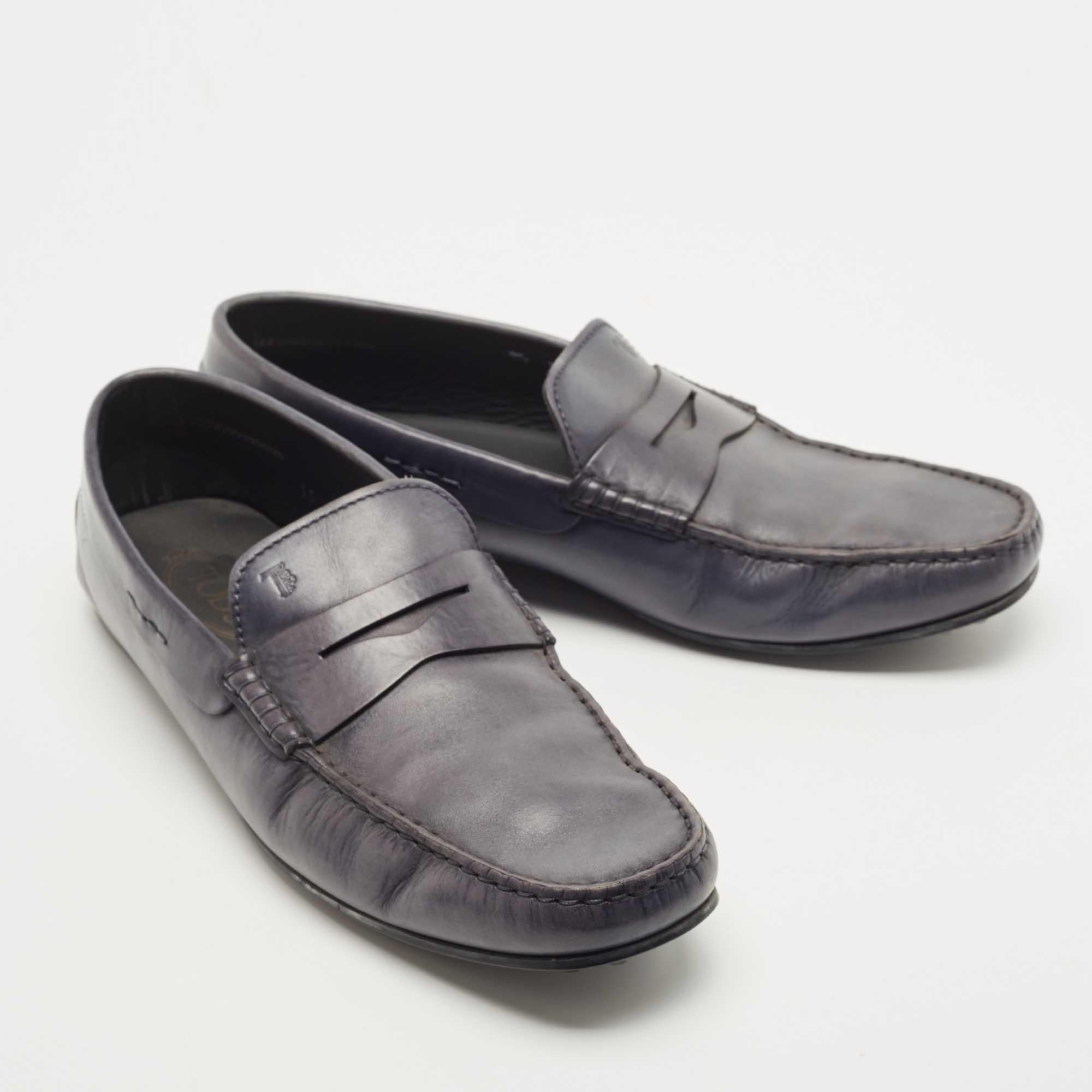 Tods Grey Leather Slip On Loafers Size 45.5 In Good Condition For Sale In Dubai, Al Qouz 2