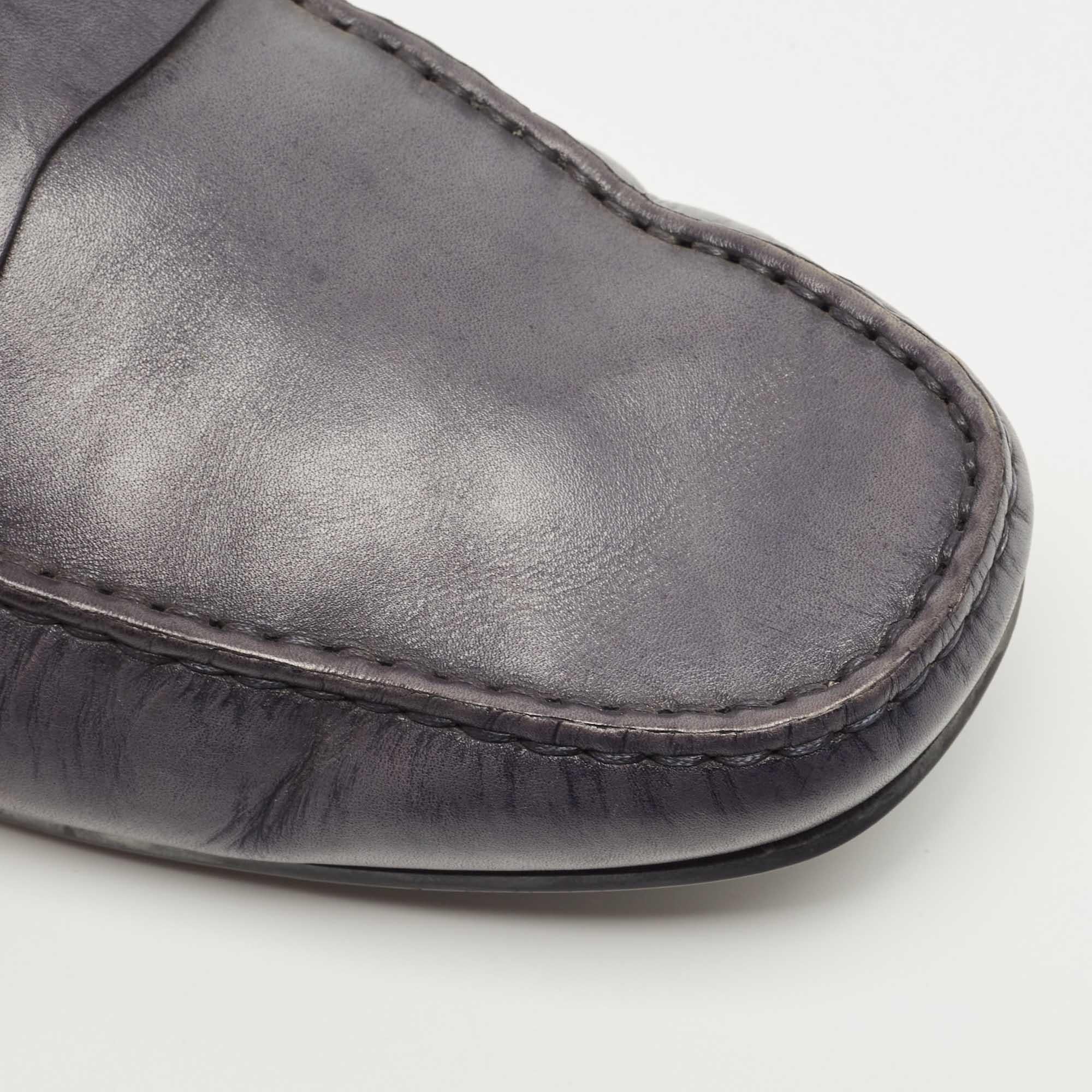 Tods Grey Leather Slip On Loafers Size 45.5 For Sale 3