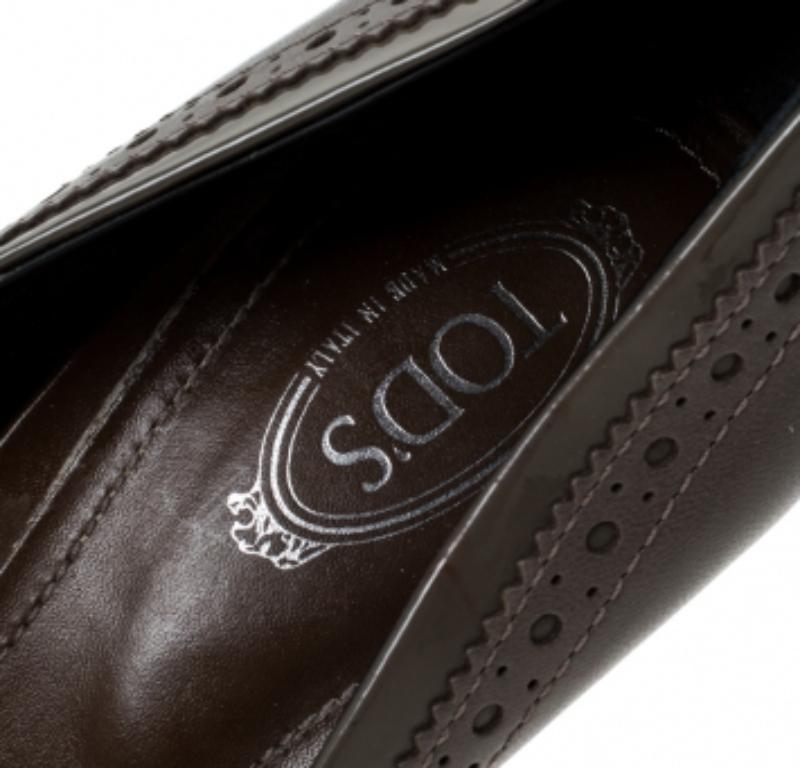 Nero Tod's Pumps Peep Toe in pelle grigia con nappe Taglia 39 in vendita