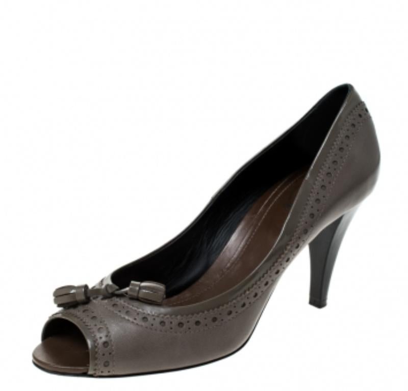 Tod's Pumps Peep Toe in pelle grigia con nappe Taglia 39 In condizioni buone in vendita a Dubai, Al Qouz 2