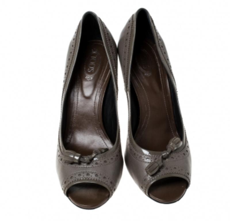 Tod's Pumps Peep Toe in pelle grigia con nappe Taglia 39 in vendita 1