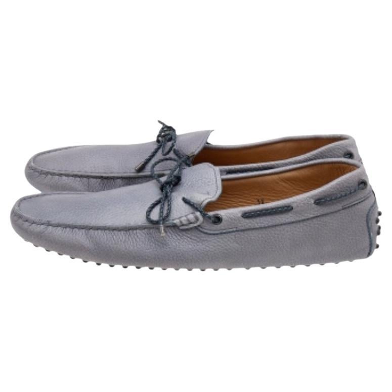 When it comes to loafers created by the House of Tod's, style, comfort, and reliability are guaranteed! These loafers are crafted luxuriously using leather and added with a braided bow perched on the vamps. Add them to your collection today!
