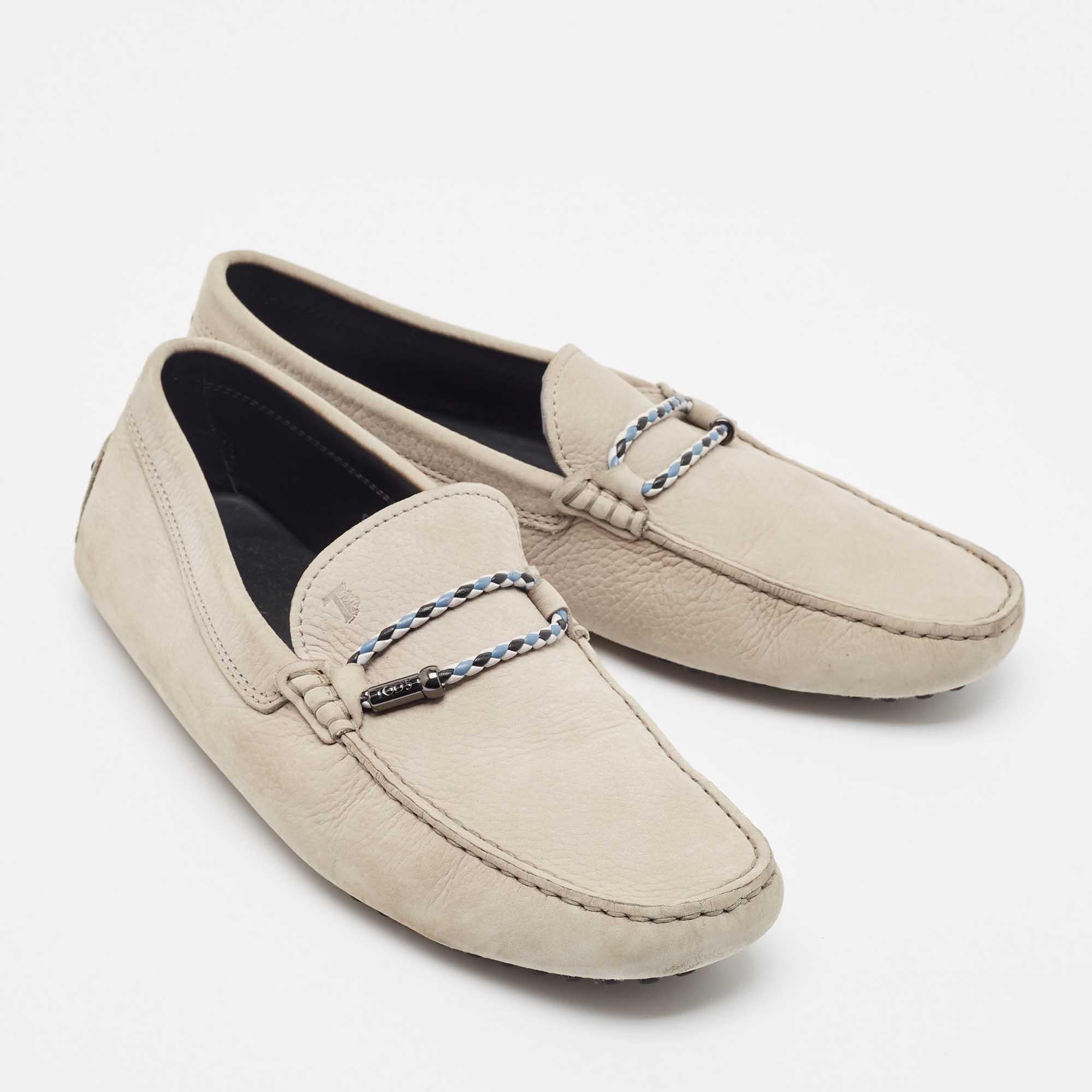 Tod's Grey Nubuck Leather Slip On Loafers Size 42 In Good Condition For Sale In Dubai, Al Qouz 2