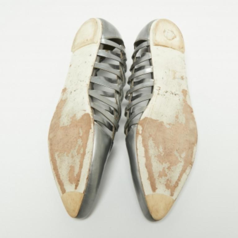 Tod's Graue Ballettschuhe aus Lackleder geflochten, detailliert spitze Zehe, Größe 39,5 im Zustand „Gut“ im Angebot in Dubai, Al Qouz 2