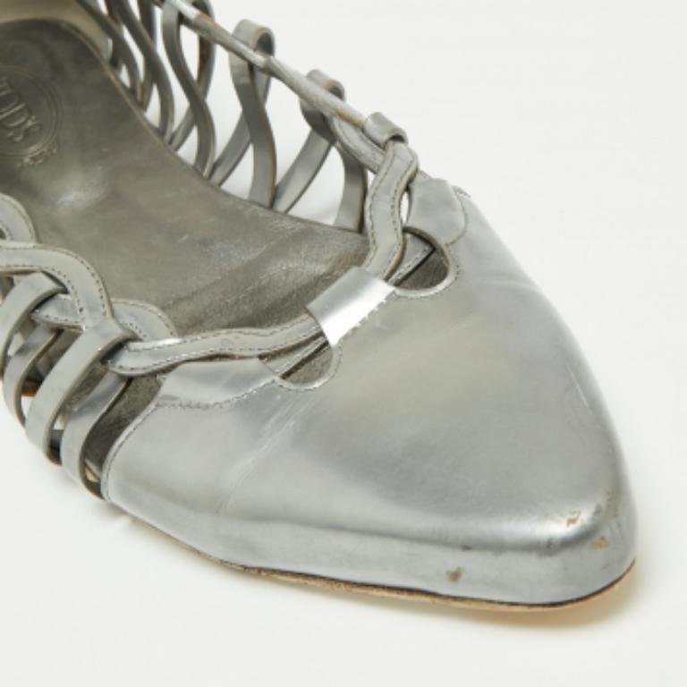 Tod's Graue Ballettschuhe aus Lackleder geflochten, detailliert spitze Zehe, Größe 39,5 Damen im Angebot
