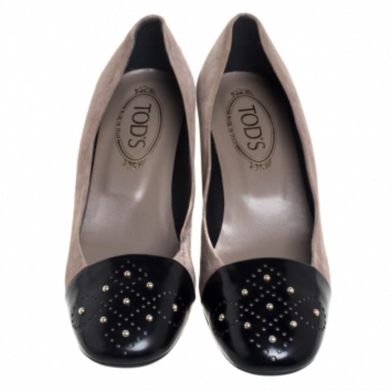 Tod's Grey Suede And Leather Metal Embellishment  Slip On Pumps Size 38.5 In Fair Condition For Sale In Dubai, Al Qouz 2