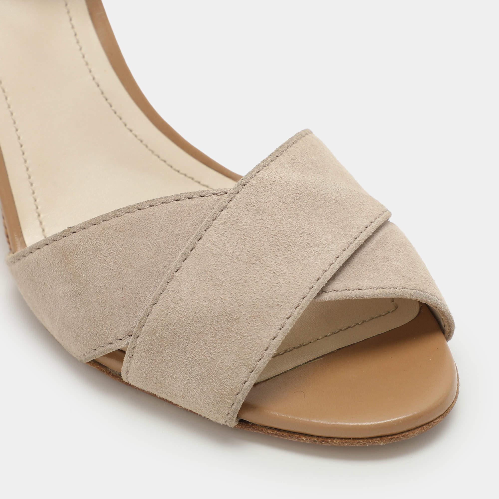 Tod's Graue Sandalen aus Wildleder und Lackleder mit Keilriemen und Knöchelriemen Größe 37,5 im Angebot 2