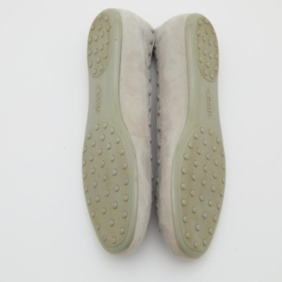 Mélange parfait de luxe, de style et de confort, ces chaussures plates de créateur sont fabriquées à partir de matériaux de qualité et encadrent vos pieds de la manière la plus élégante qui soit. Ils peuvent être associés à une multitude de tenues