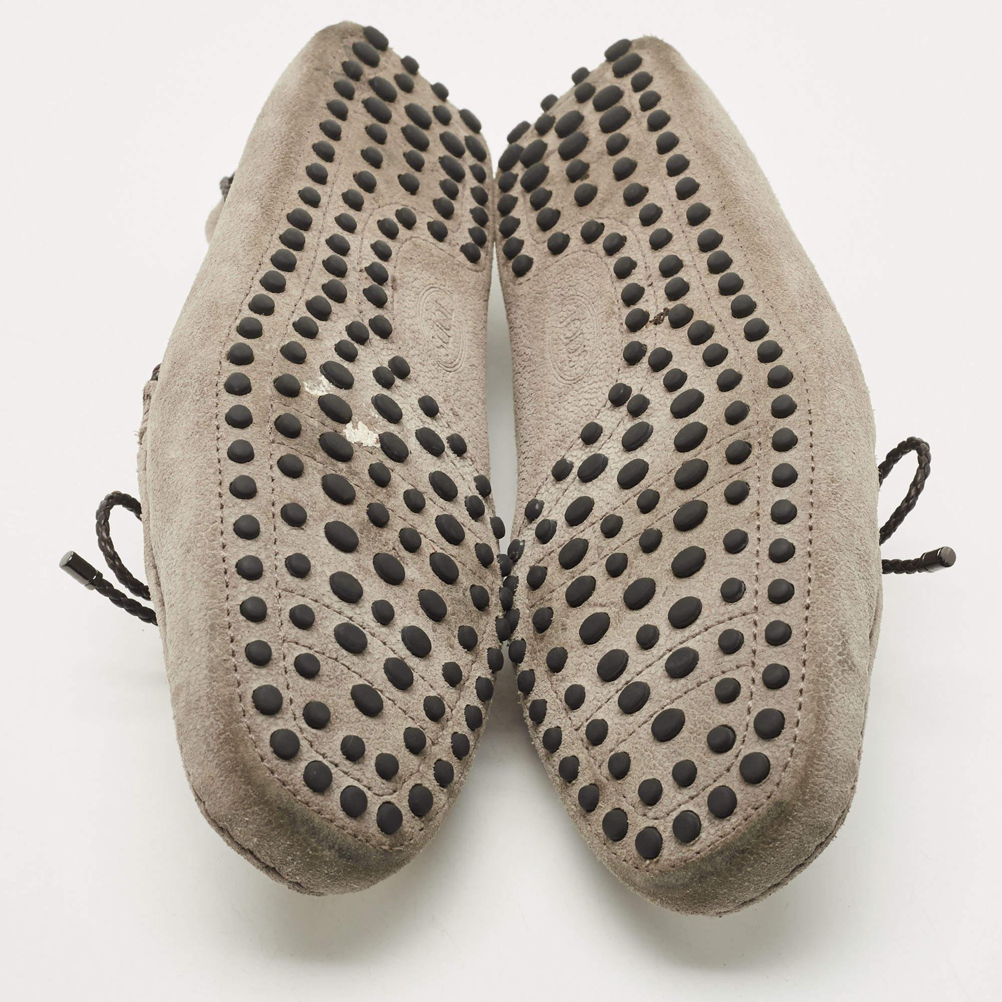 Tod's - Mocassins en daim gris avec nœud Taille 41.5 en vente 1