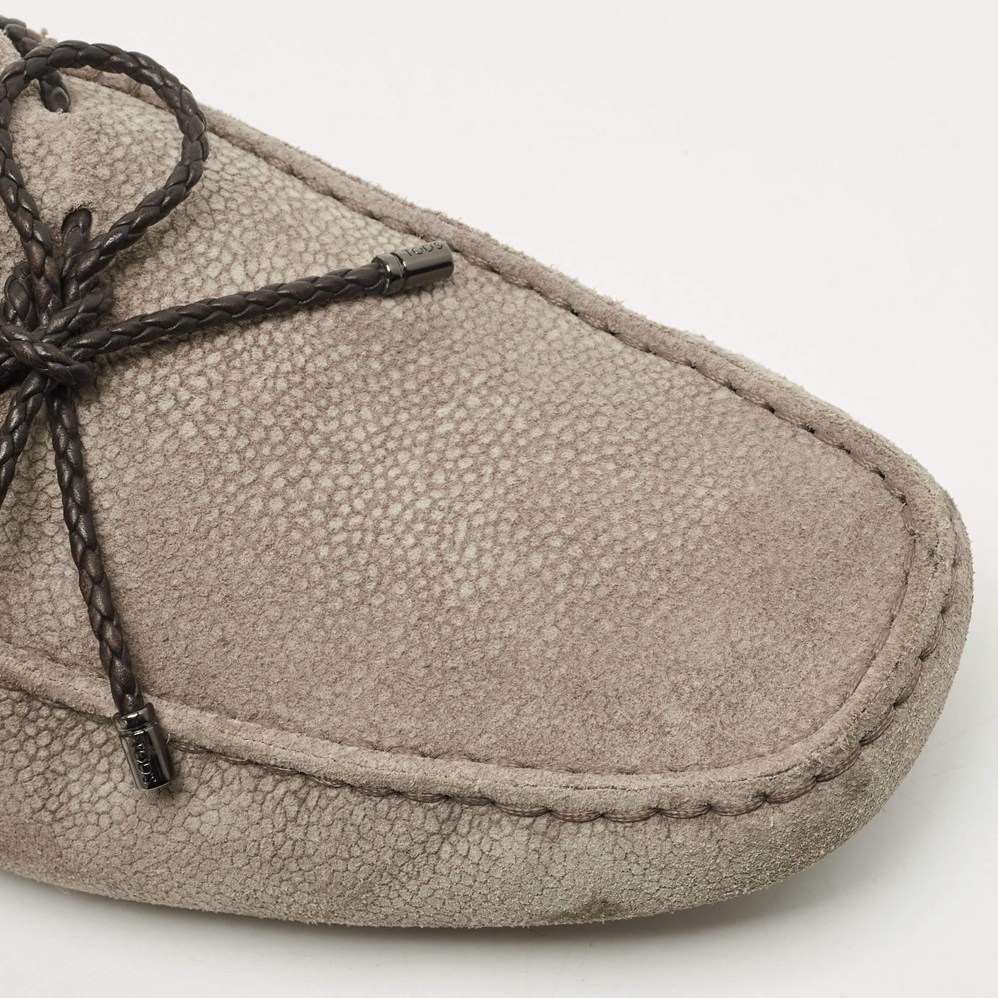Tod's - Mocassins en daim gris avec nœud Taille 41.5 en vente 2