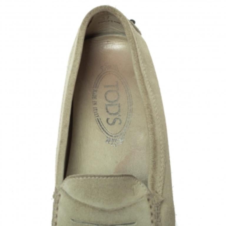 Tod's Grey Suede Penny Loafers Size 37 In Good Condition For Sale In Dubai, Al Qouz 2