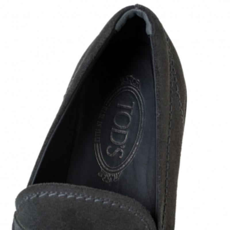 Tod's Graue Penny Loafers aus Wildleder Größe 41,5 Herren im Angebot