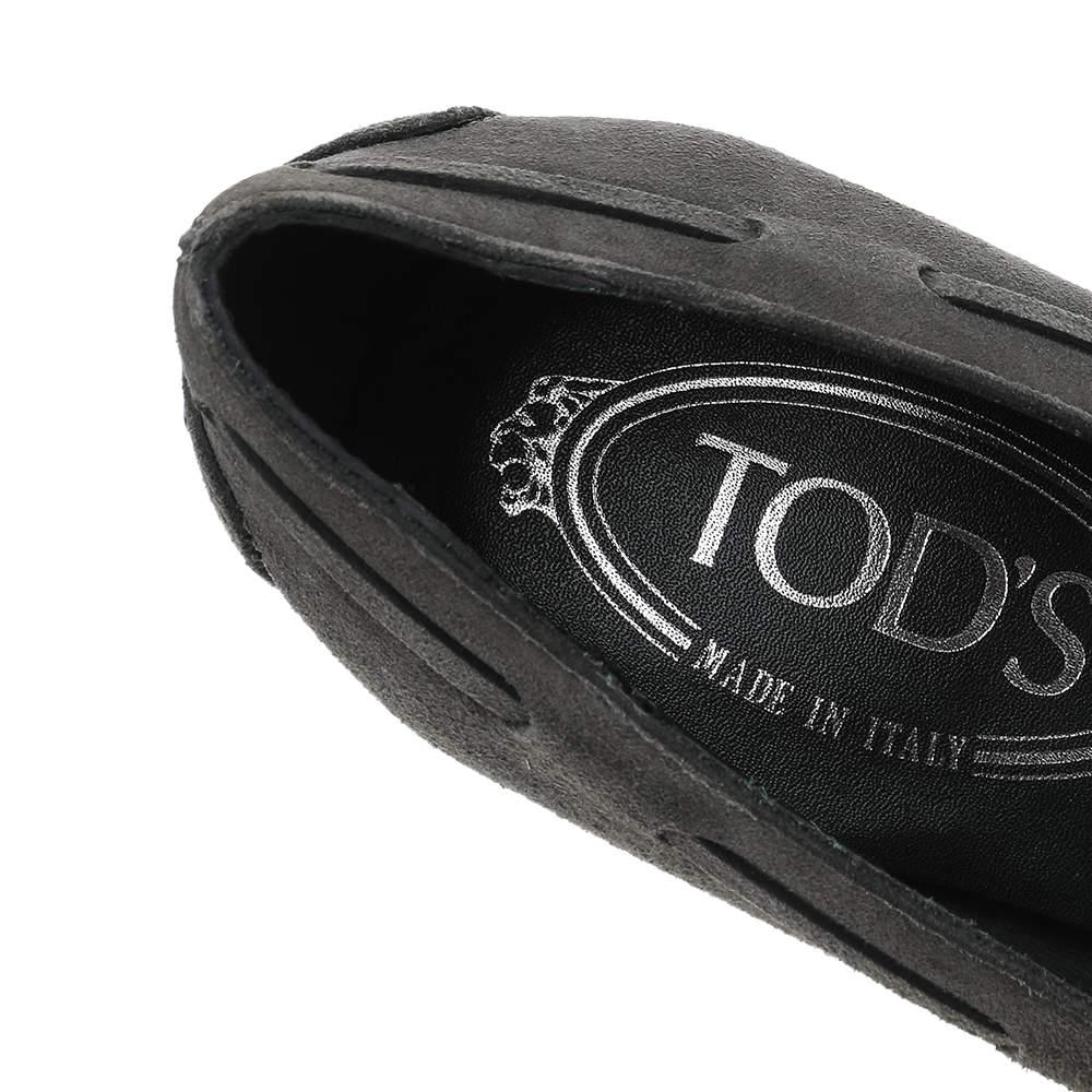 Tod's Grey Suede Tassel Loafer Pumps Size 35 For Sale 1
