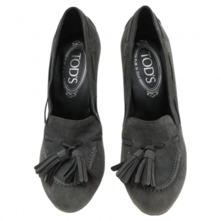 Tod's Grey Suede Tassel Loafer Pumps Size 35 For Sale 1