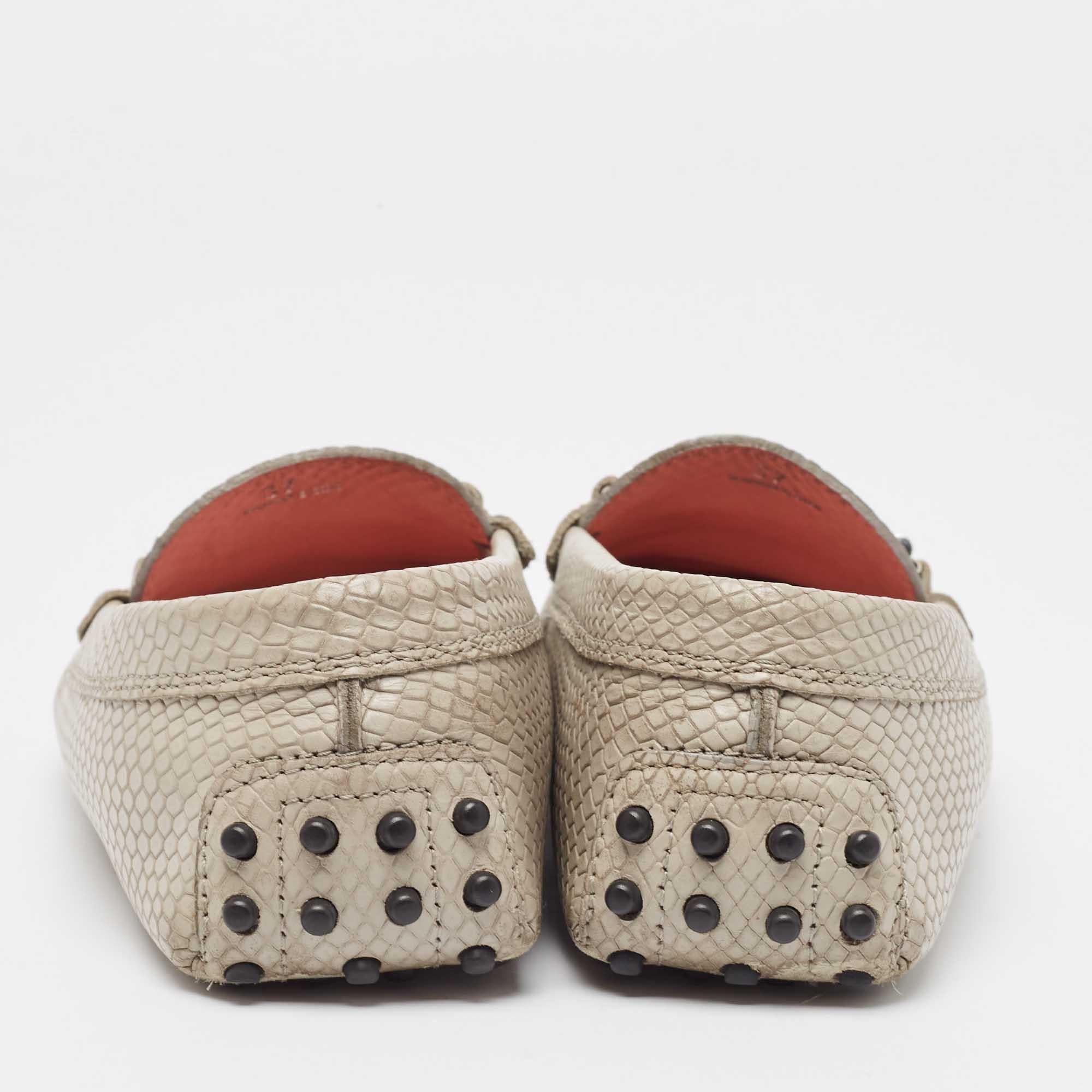 Tod's - Mocassins gris texturés à double boucle en forme de T - Taille 37 Pour femmes en vente