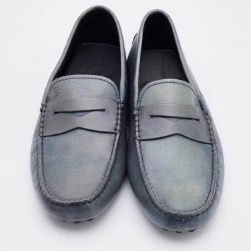 Ces mocassins sont durables et élégants. Créée à partir de matériaux de qualité, elle est dotée d'une assise plantaire relaxante et vous offrira une adhérence optimale lors de vos promenades.