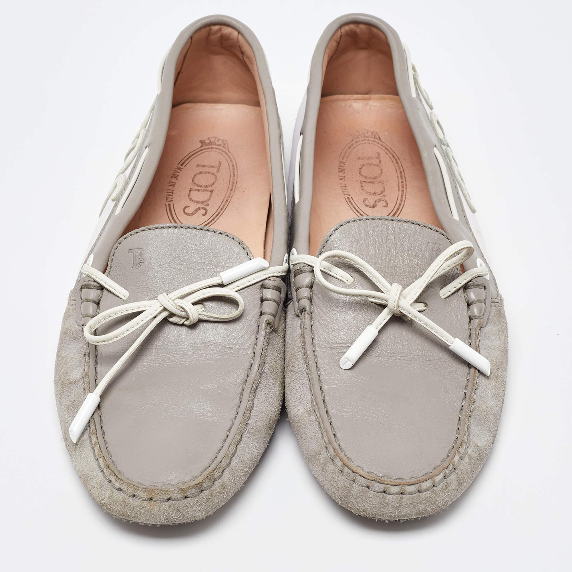 Mocasines Tod's gris/blanco de ante y piel con lazo Slip On talla 38 Gris en venta