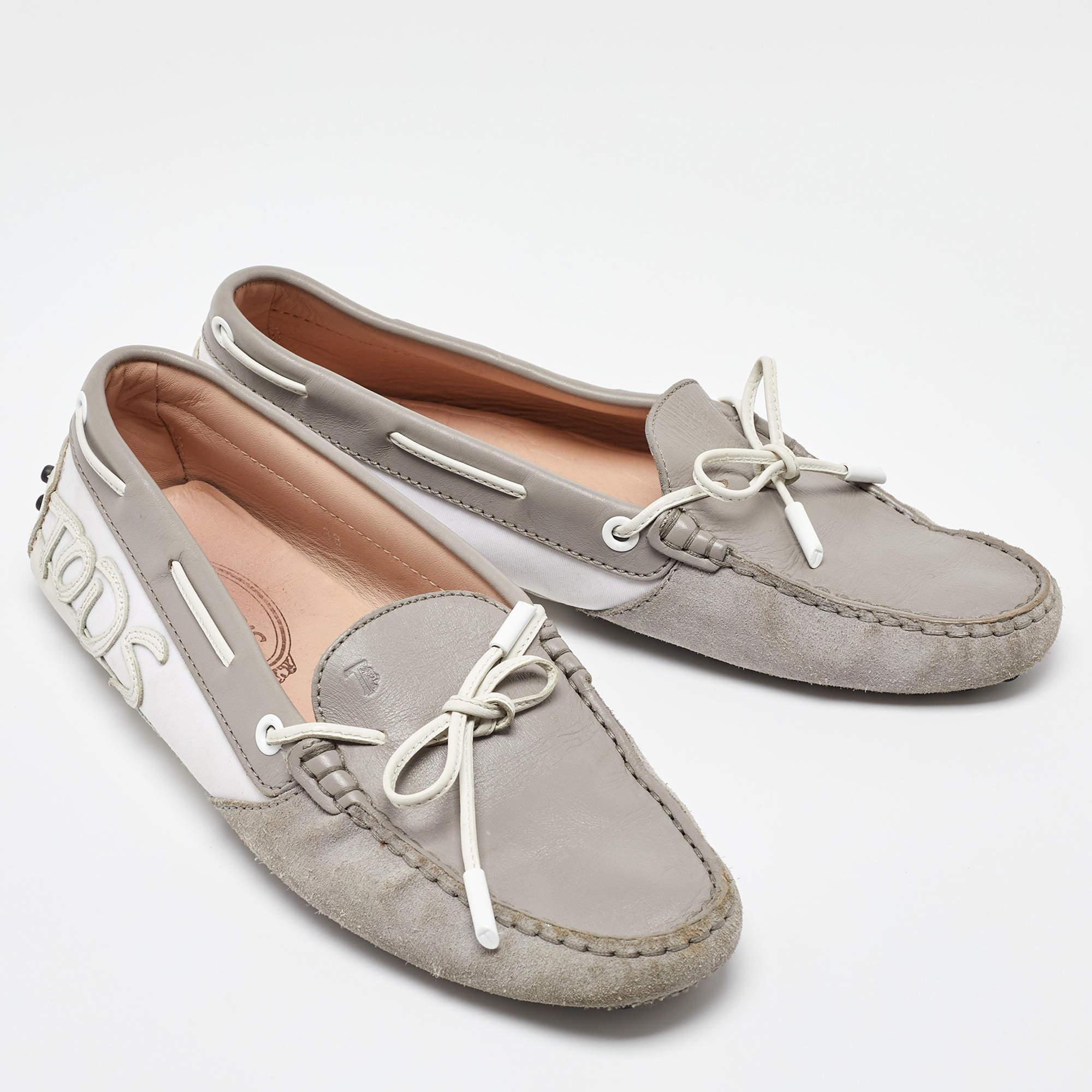 Mocasines Tod's gris/blanco de ante y piel con lazo Slip On talla 38 en Bastante bueno estado para la venta en Dubai, Al Qouz 2