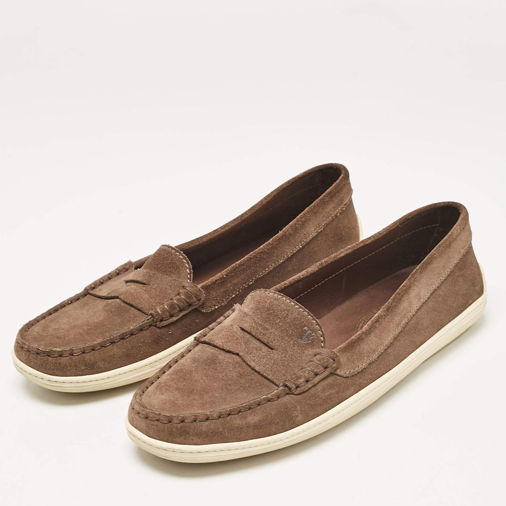 These loafers from Tods are not only high in appeal but also very skilfully made. The suede loafers have a comfortable shape and will complement any look.