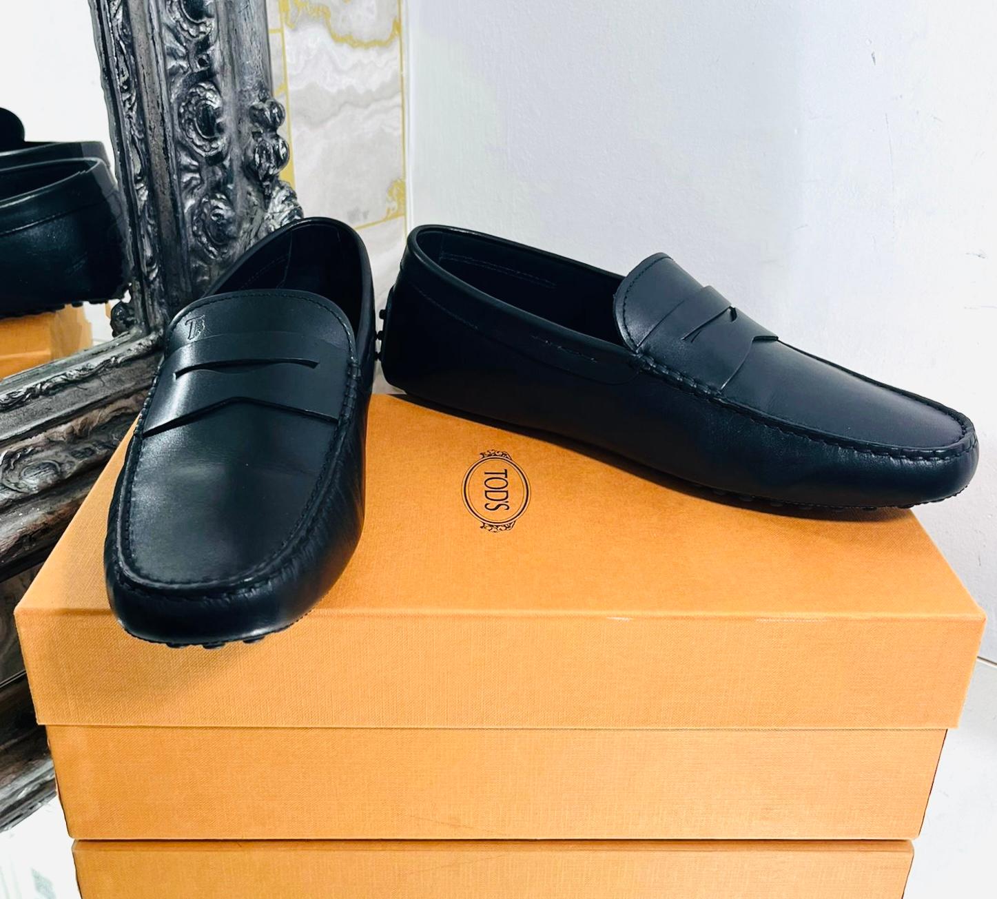 Tod's Leather Gommino Loafers

Black driving shoes designed with slip-on style and round toe.

Detailed with signature 'T' logo stamp to the tongue and pebble rubber outsoles. 

Size – 7.5UK - 40.5

Condition – Very Good

Composition – Calf